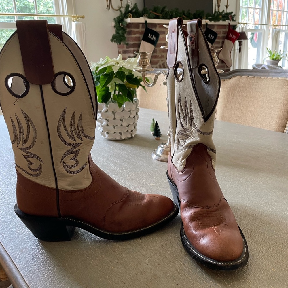 Olathe Boot Co. Size 8 boots. Cowboy boots